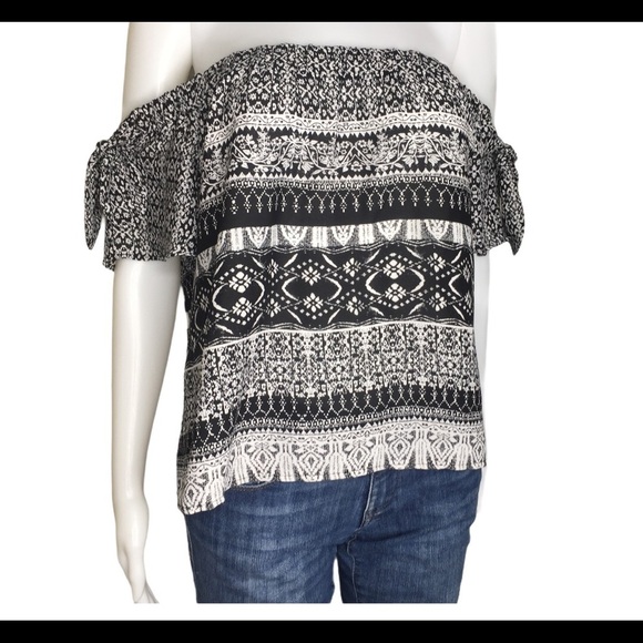 BY & BY Boho Off The Shoulder Blouse With Tie Detail Black Size Medium - Picture 3 of 6